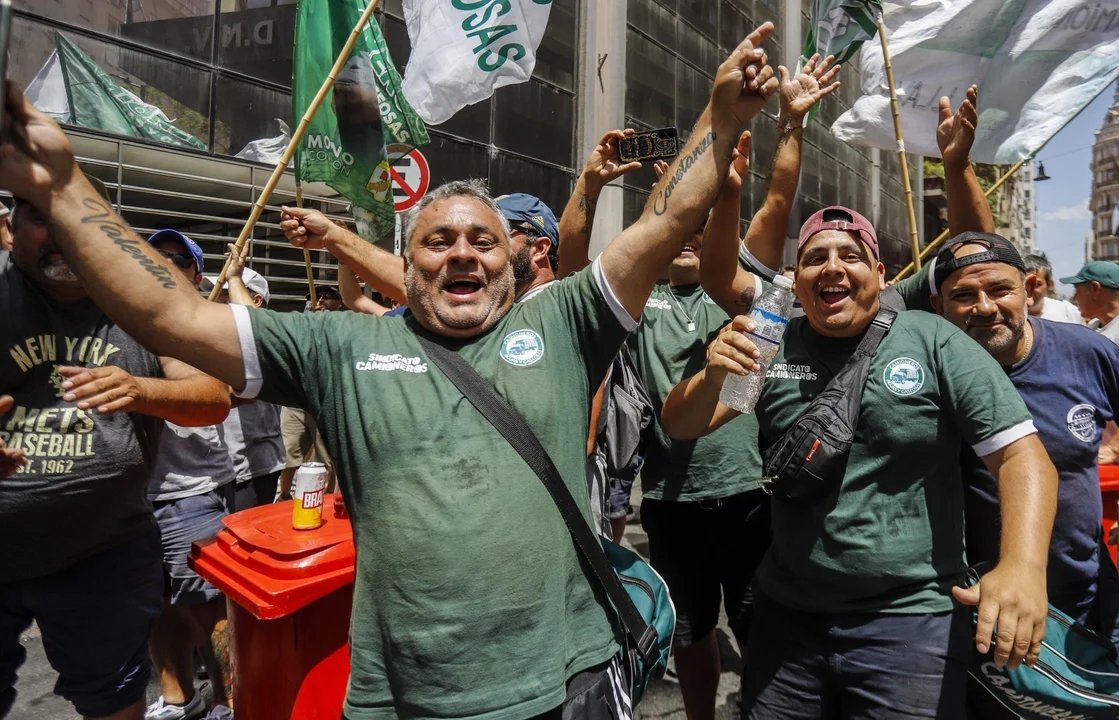 La CGT marchó en Plaza de Mayo contra la reforma laboral y anticipó un ...