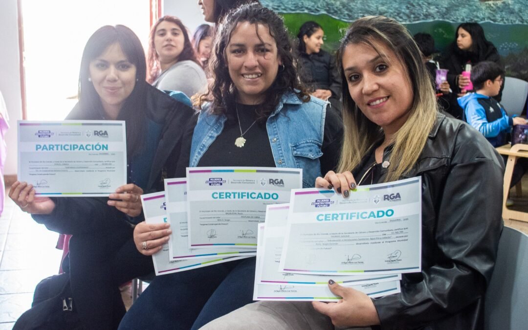 “Mujeres construyendo futuro”: Más de 180 participantes se certificaron en oficios