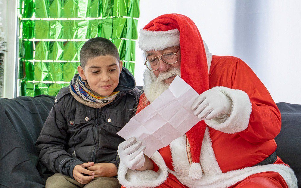 Papá Noel continúa su recorrido por los barrios de la ciudad de Río Grande