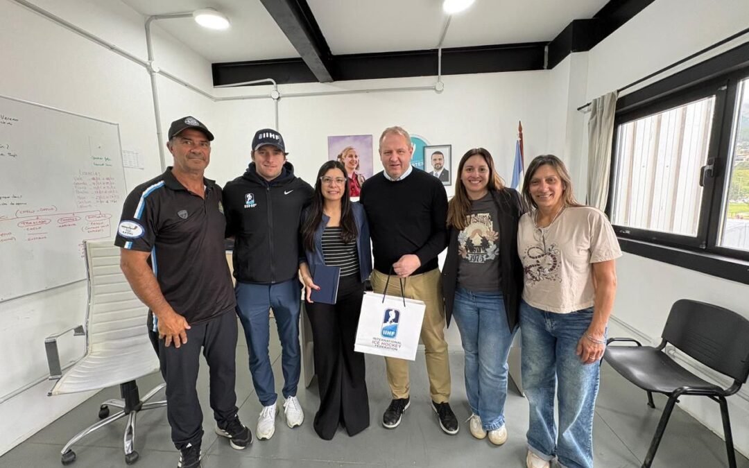 Deporte y DesarrolloAutoridades internacionales evaluaron el desarrollo del hockey sobre hielo