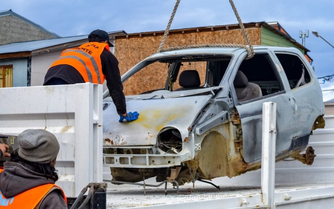 Ushuaia: Continúa el retiro de vehículos abandonados en la vía pública