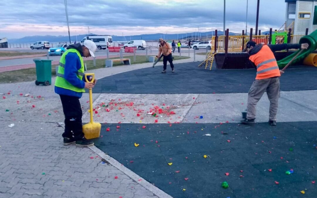 MANTENIMIENTO URBANOEl Municipio de Ushuaia realizó la limpieza tras le celebración del Carnaval