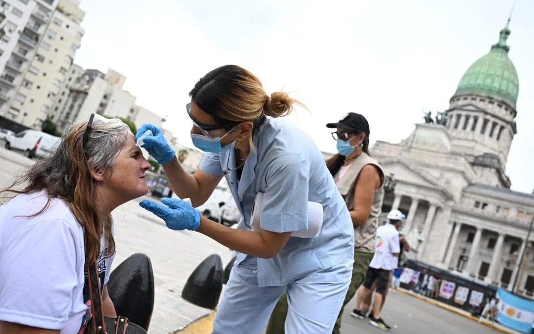 La Policía volvió a reprimir en la marcha de jubilados y hubo personas heridas y detenidos
