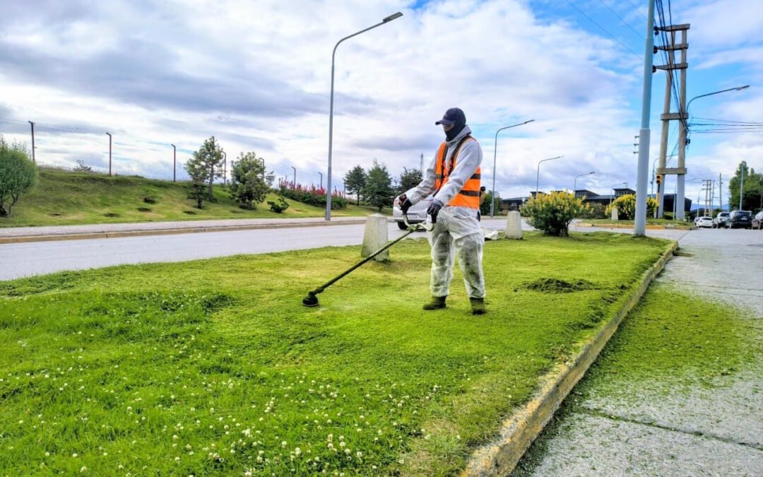 EMBELLECIMIENTO URBANOEl Municipio de Ushuaia realiza tareas de mantenimiento en espacios recreativos
