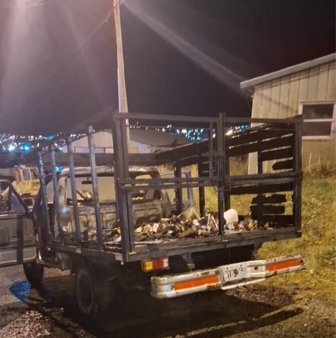 Investigan incendio intencional de una camioneta