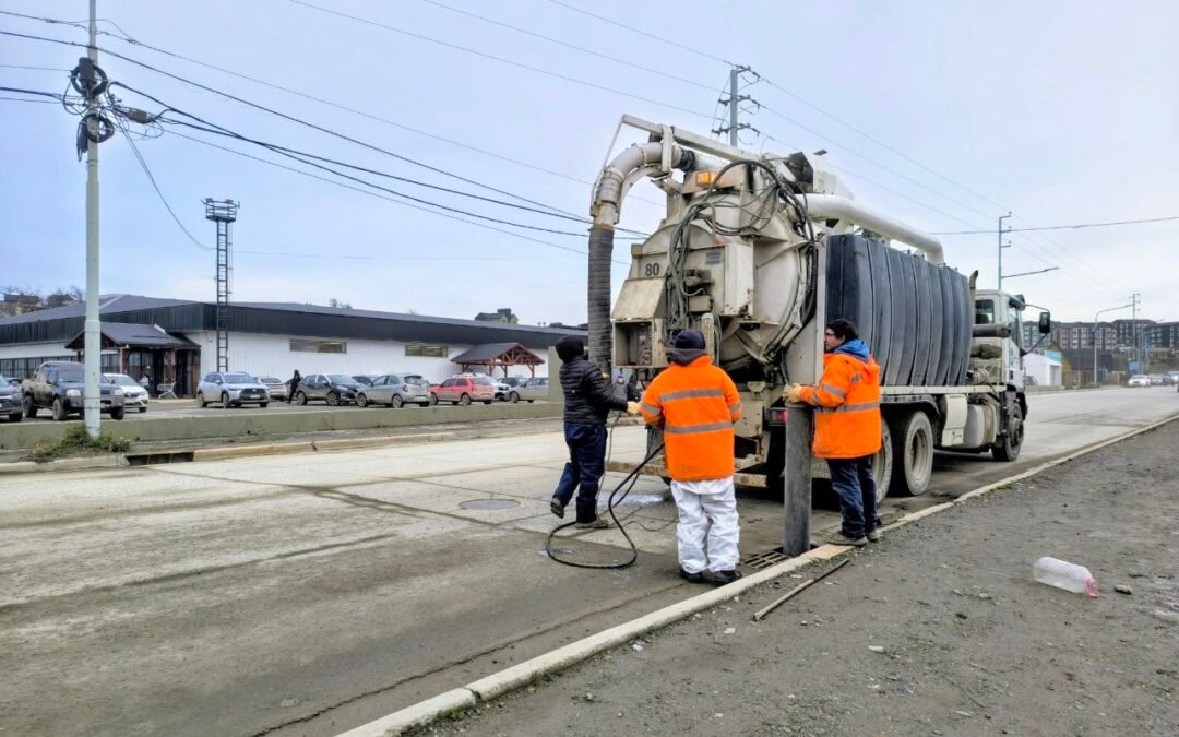 Ushuaia: Realizan tareas preventivas y de mantenimiento en el sistema pluvial