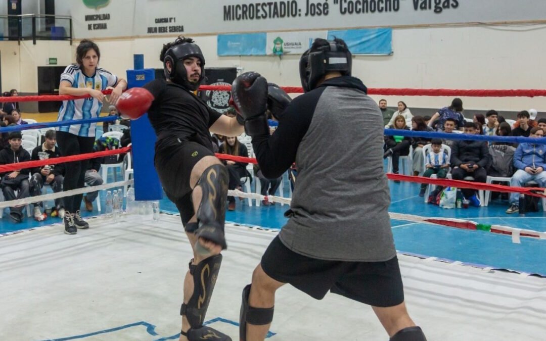 Las escuelas municipales de Kickboxing y Boxeo realizaron un encuentro en el Cochocho Vargas
