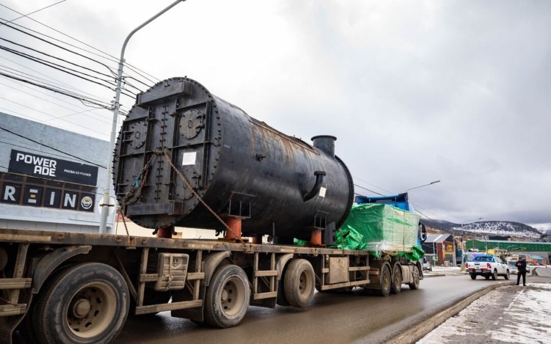 USHUAIAEl Municipio continúa acompañando el operativo de traslado de la nueva usina