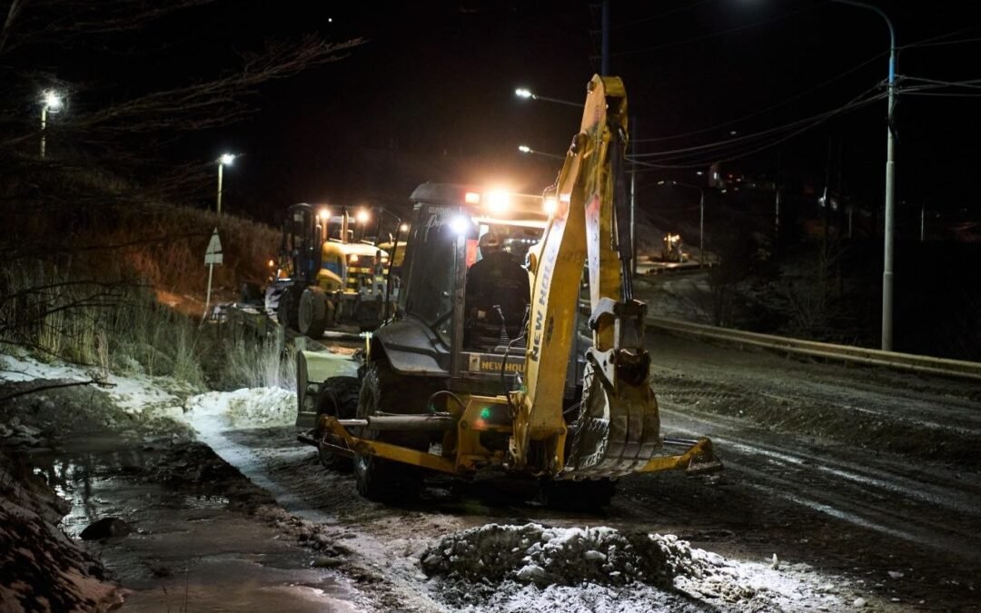 Continúan las tareas de mantenimiento y rotulado sobre la Avenida Héroes de Malvinas