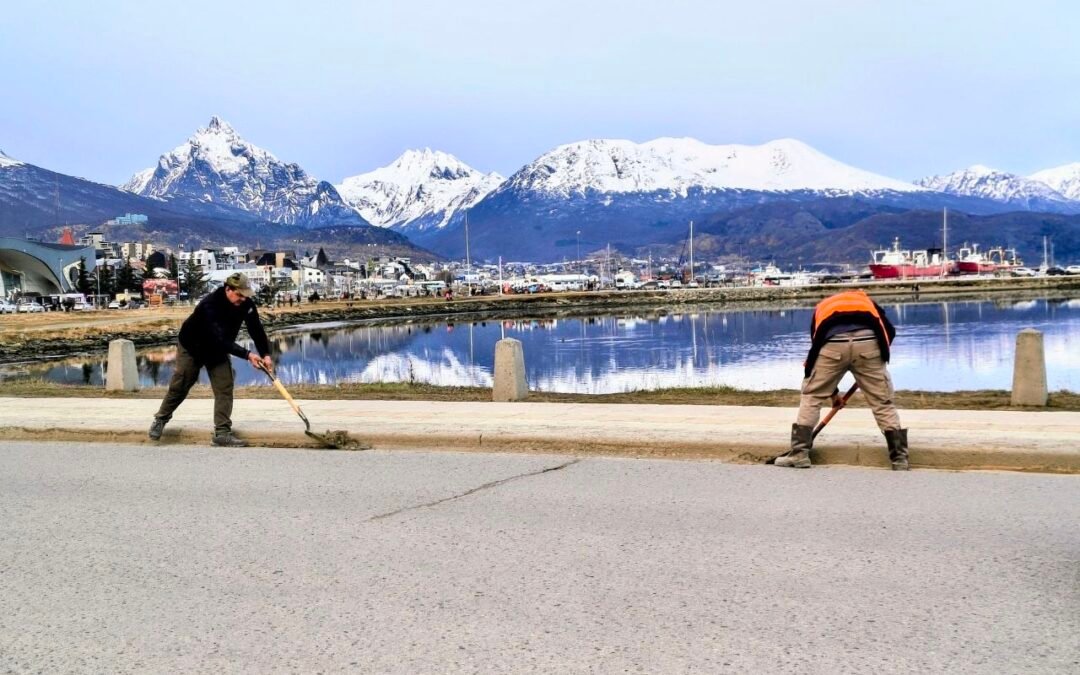 Ushuaia refuerza la limpieza en avenidas principales