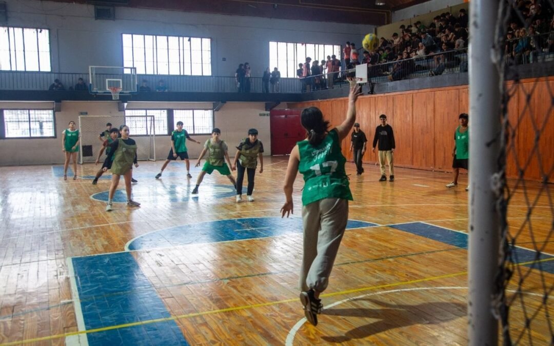 Ushuaia Joven definió campeones de futsal y quemado